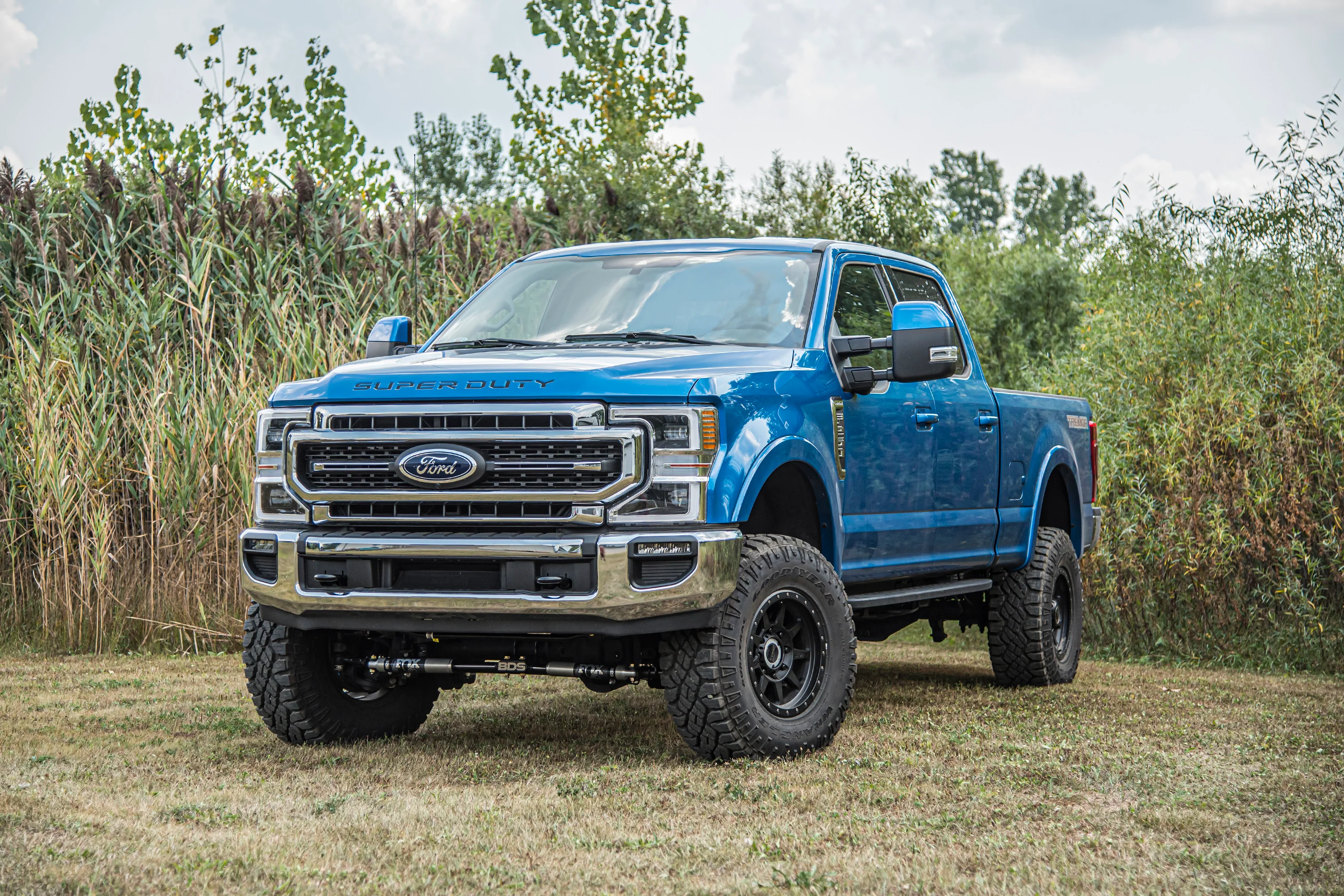 3 Inch Lift Kit w/ Radius Arm | FOX 2.5 Performance Elite Coil-Over Conversion | Ford F250/F350 Super Duty (20-22) 4WD | Diesel - Image 3