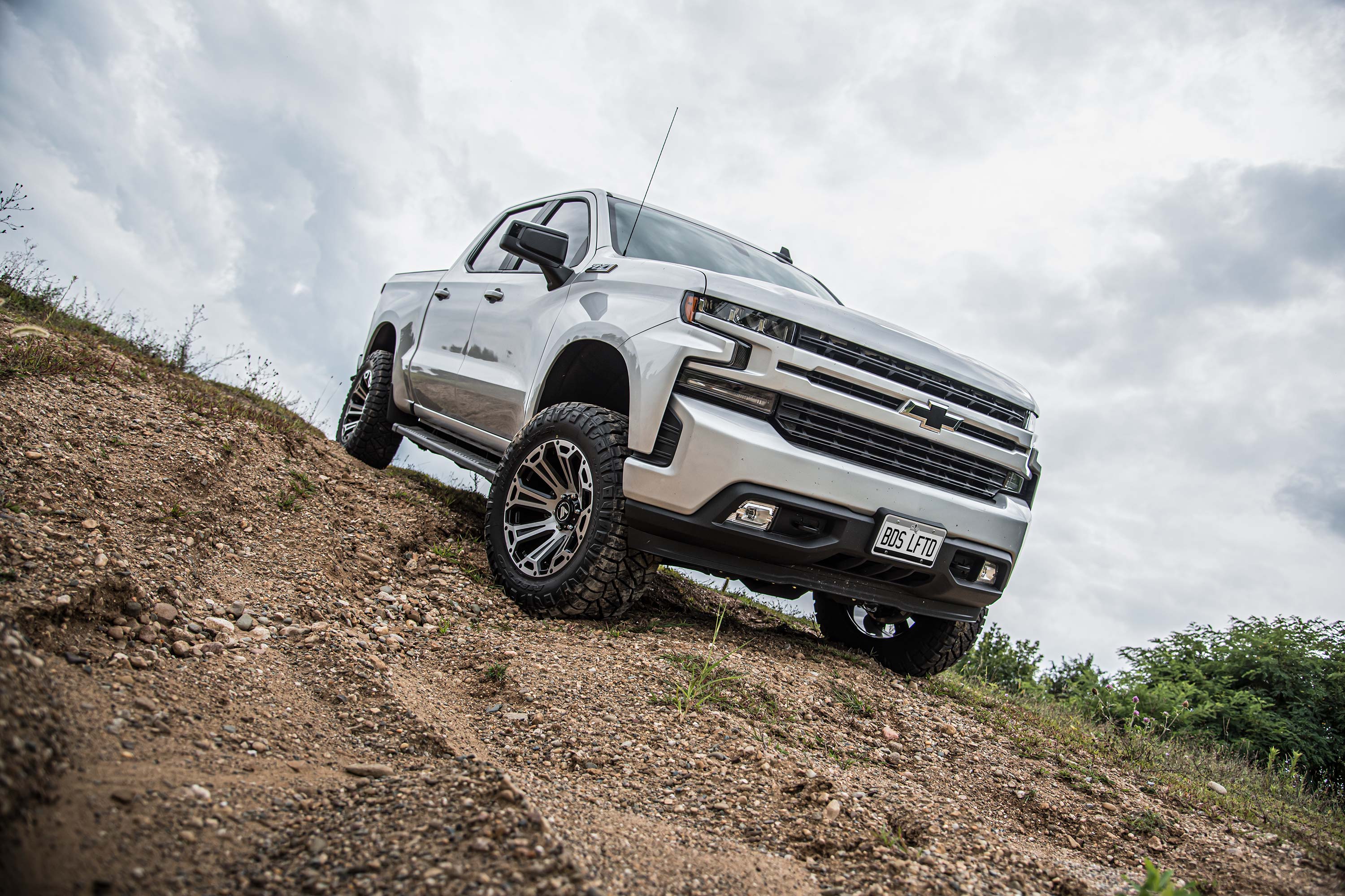 4 Inch Lift Kit | FOX 2.5 Performance Elite Coil-Over | Chevy Trail Boss or GMC AT4 1500 (19-26) 4WD | Gas - Image 2